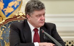 На Востоке нужна настоящая гумпомощь, а не конвои от РФ – Порошенко