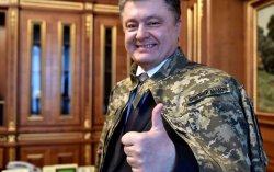 Порошенко надел камуфляж с надписью "Циничный Бандера"