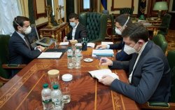 Стало известно, как берегут Зеленского от коронавируса