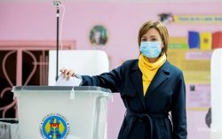Санду обогнала Додона на выборах в Молдове