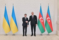 Президент Украины Владимир Зеленский позвонил Президенту Азербайджанской Республики Ильхаму Алиеву.