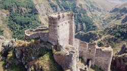 На востоке Турции реставрируют крепость 16 века, основанную султаном Сулейманом