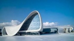 В Центре Гейдара Алиева состоялась премьера уникального шоу Red Bull Flying Bach – синтез классики, брейк-данса и балета