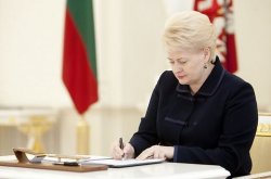 Президент Литвы подписала поправку о возвращении армейского призыва   