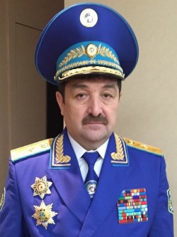 Назарбаев наградил азербайджанского генерала