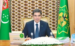 Президент Туркменистана поздравил дипломатов с профессиональным праздником