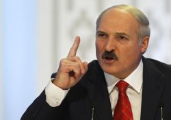Беларусь начнет рассчитываться с Россией в долларах и евро