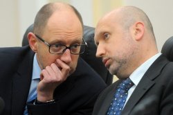Турчинов: Альтернативы Яценюку на посту премьера нет