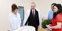 Ильхам Алиев встретился с родителями 10-миллионного жителя Азербайджана